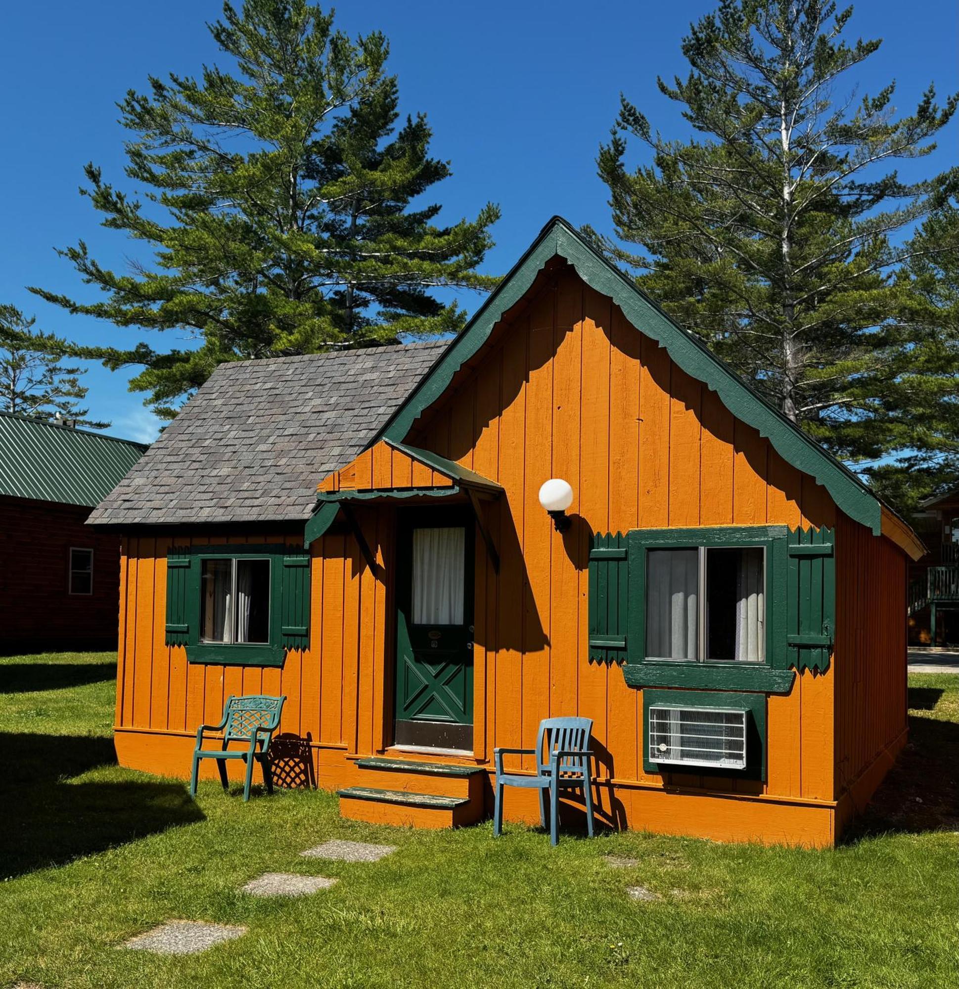 Cabins Of Mackinac & Lodge Mackinaw City Extérieur photo