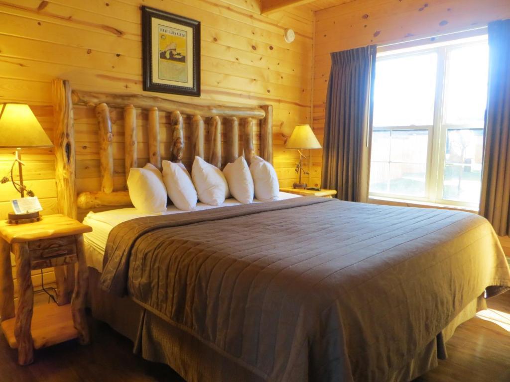 Cabins Of Mackinac & Lodge Mackinaw City Chambre photo