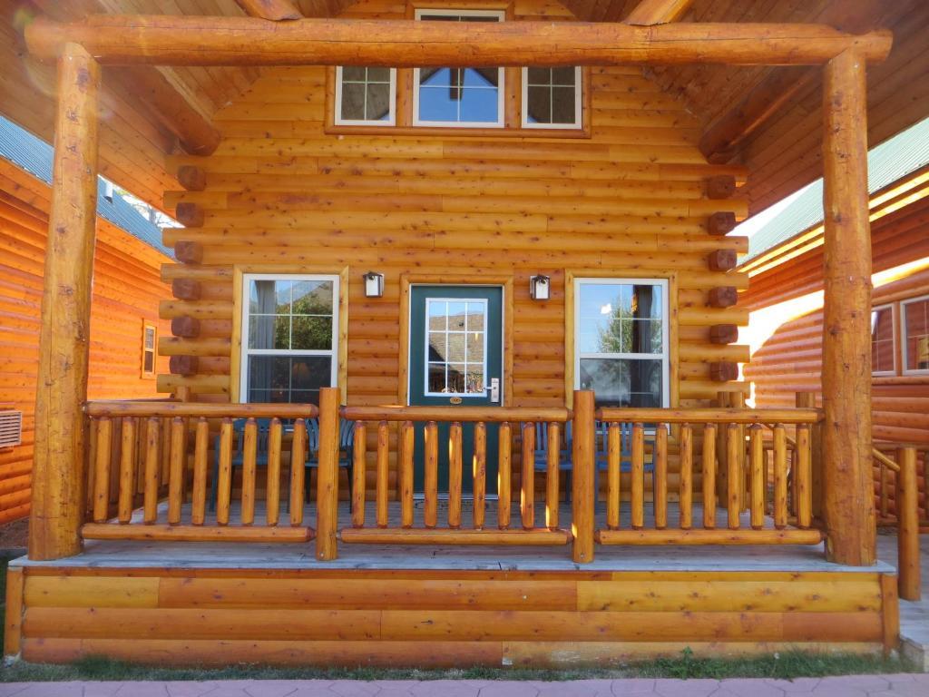 Cabins Of Mackinac & Lodge Mackinaw City Chambre photo