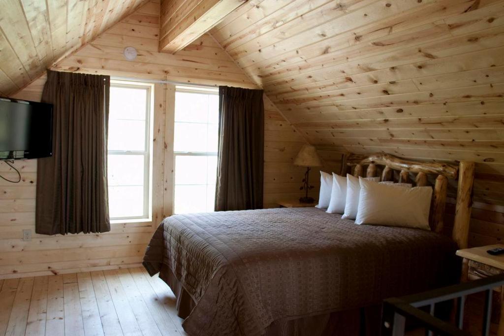 Cabins Of Mackinac & Lodge Mackinaw City Extérieur photo